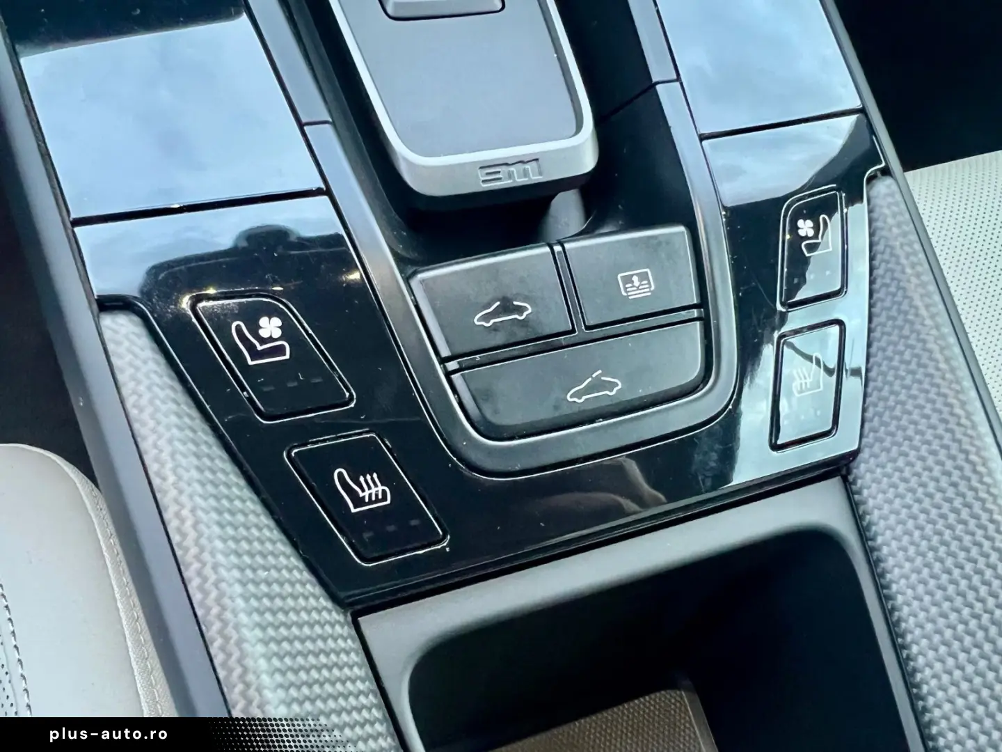 PORSCHE 992 911 Carrera4 GTS