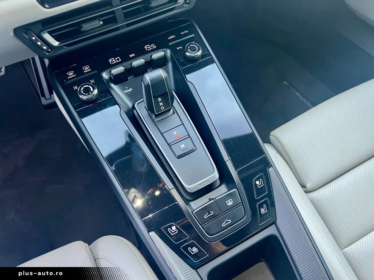 PORSCHE 992 911 Carrera4 GTS