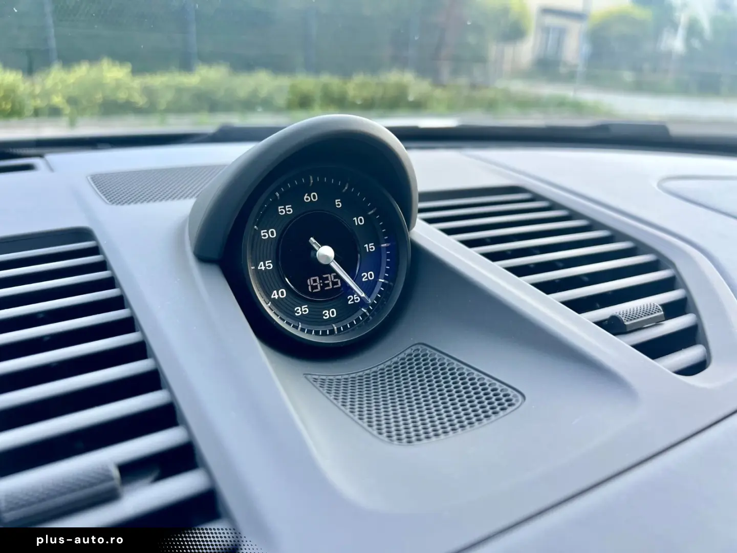 PORSCHE 992 911 Carrera4 GTS