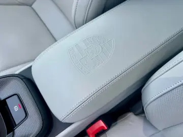 PORSCHE 992 911 Carrera4 GTS