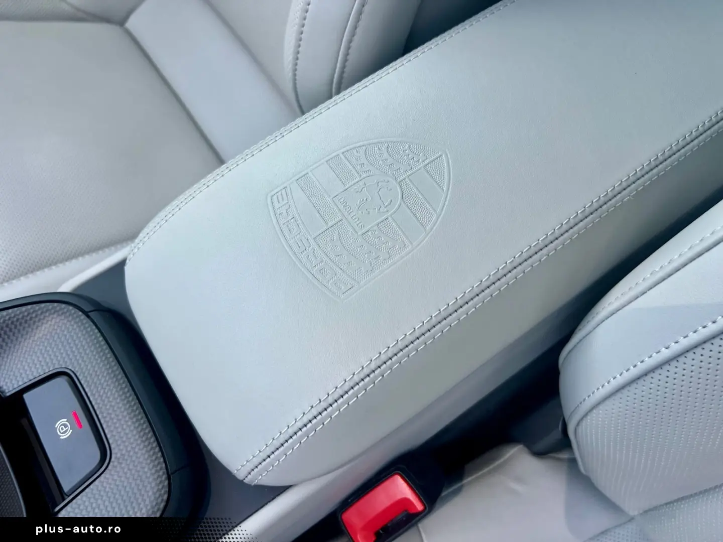 PORSCHE 992 911 Carrera4 GTS