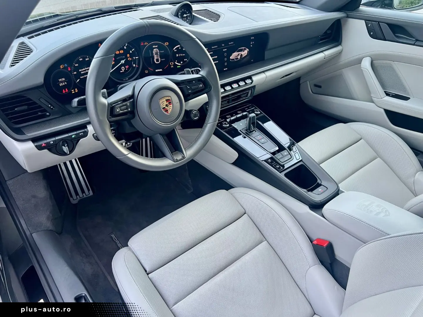 PORSCHE 992 911 Carrera4 GTS