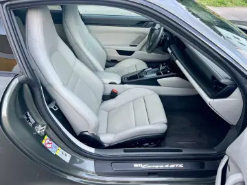 PORSCHE 992 911 Carrera4 GTS