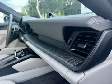 PORSCHE 992 911 Carrera4 GTS