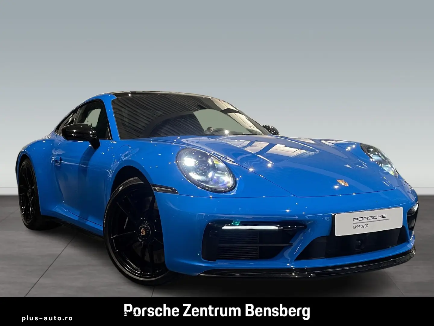 PORSCHE 911 Carrera 4 GTS