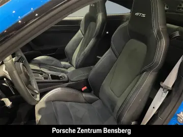 PORSCHE 911 Carrera 4 GTS