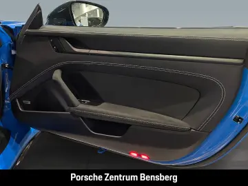 PORSCHE 911 Carrera 4 GTS