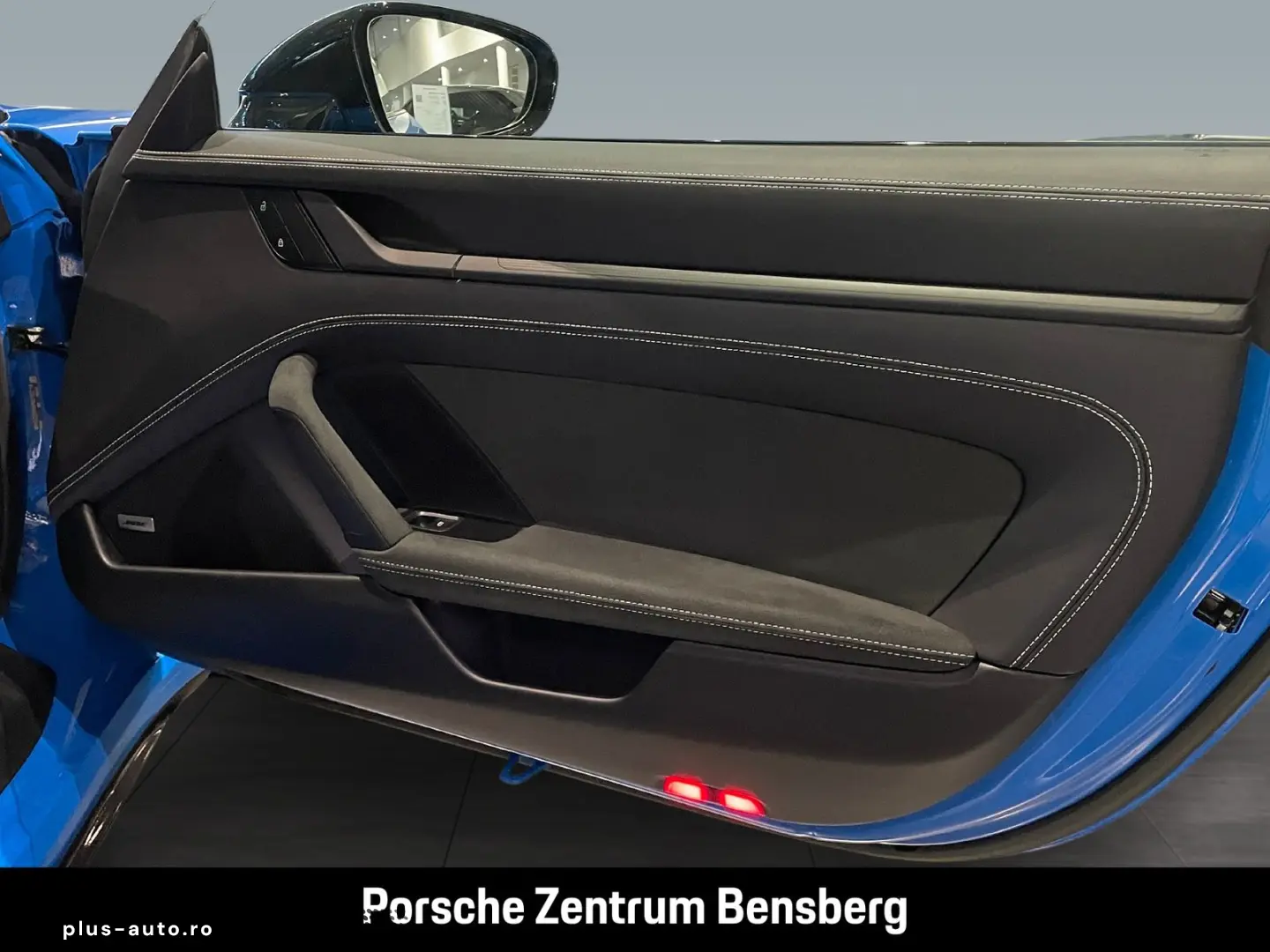 PORSCHE 911 Carrera 4 GTS