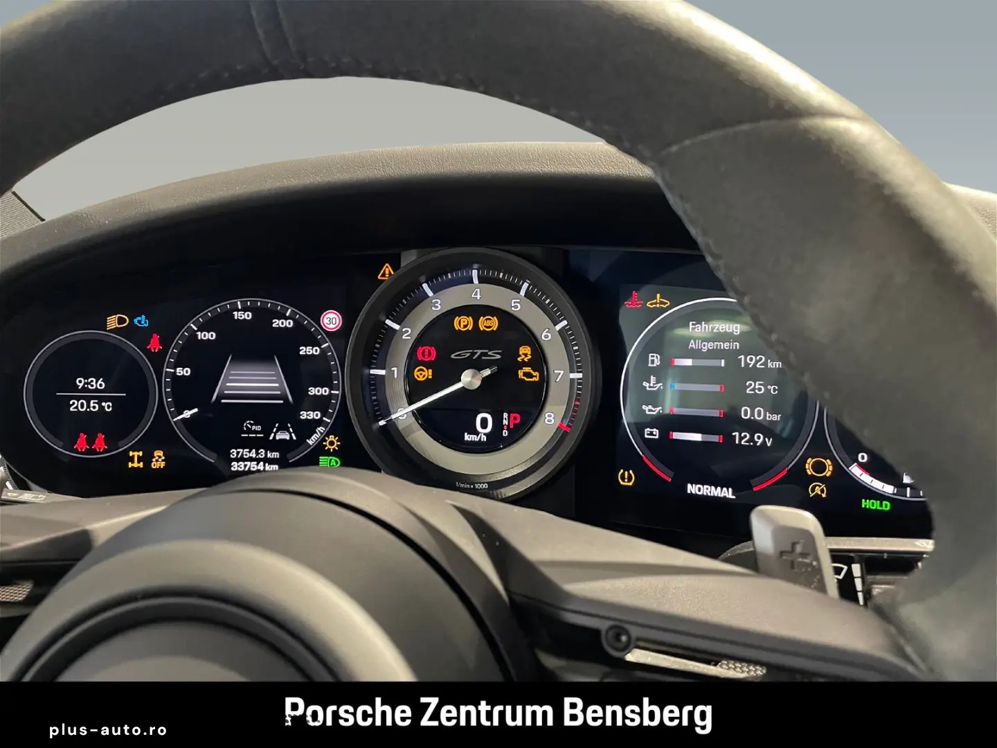 PORSCHE 911 Carrera 4 GTS