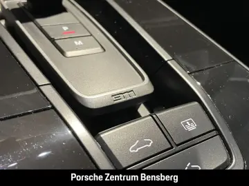 PORSCHE 911 Carrera 4 GTS