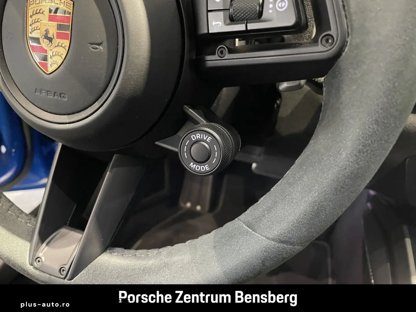 PORSCHE 911 Carrera 4 GTS