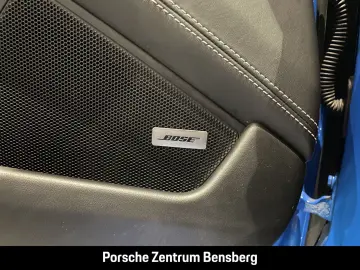 PORSCHE 911 Carrera 4 GTS