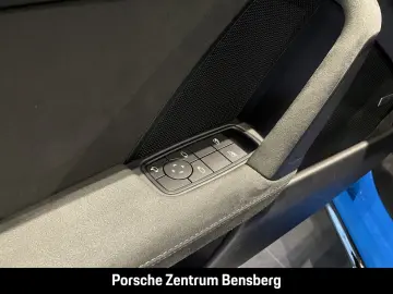 PORSCHE 911 Carrera 4 GTS