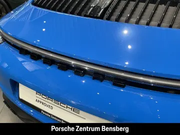 PORSCHE 911 Carrera 4 GTS