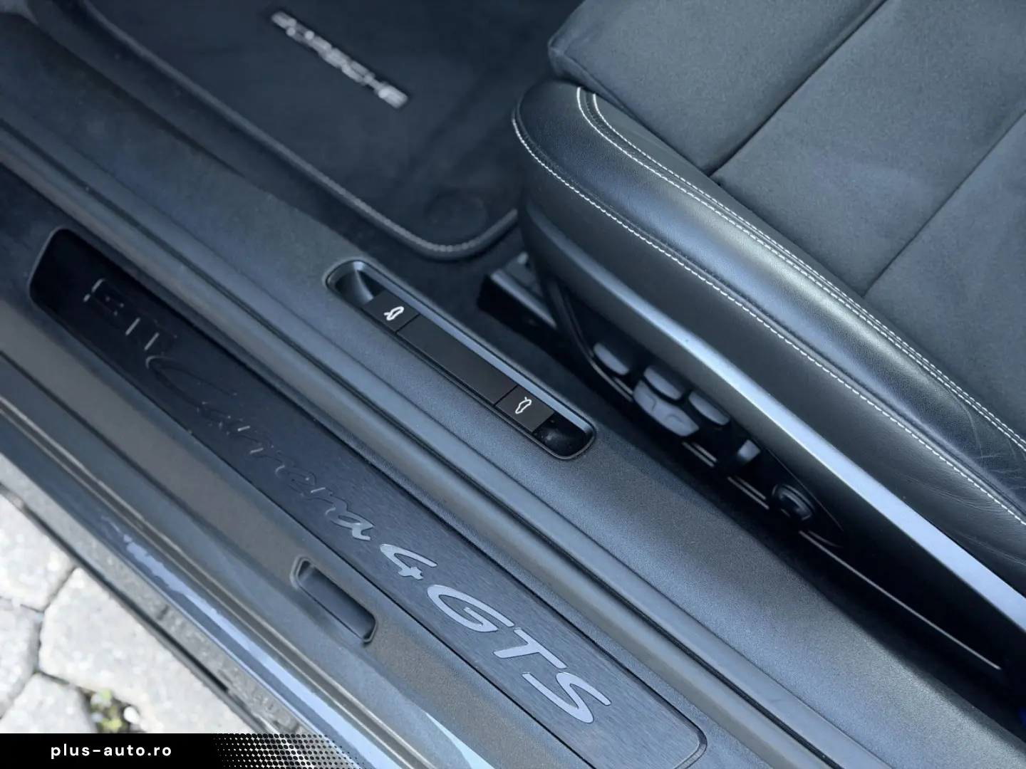 PORSCHE 992 Carrera 4 GTS MATRIX