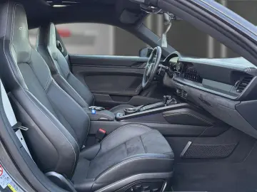 PORSCHE 992 Carrera 4 GTS MATRIX