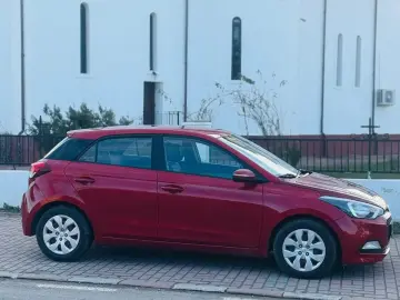 Hyundai i20   Fab.- 08.2015   1.2 Benzina 85 Cp