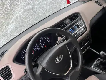 Hyundai i20   Fab.- 08.2015   1.2 Benzina 85 Cp