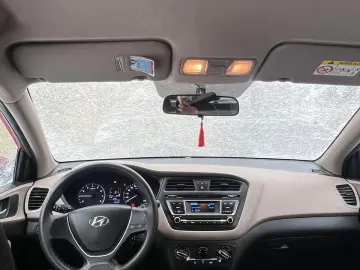 Hyundai i20   Fab.- 08.2015   1.2 Benzina 85 Cp