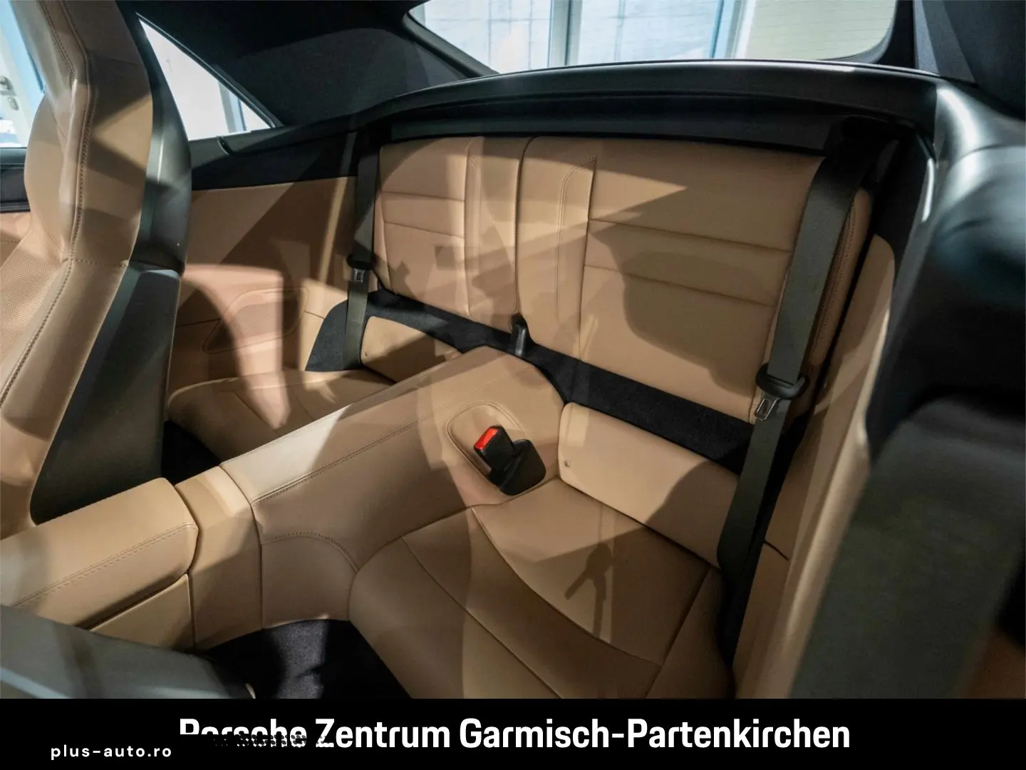 PORSCHE 992 911 Carrera 4 GTS Cabriolet