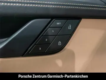 PORSCHE 992 911 Carrera 4 GTS Cabriolet