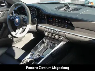 PORSCHE 992 (911) Carrera 4 GTS