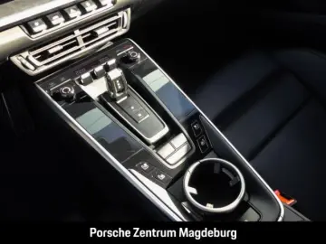 PORSCHE 992 (911) Carrera 4 GTS