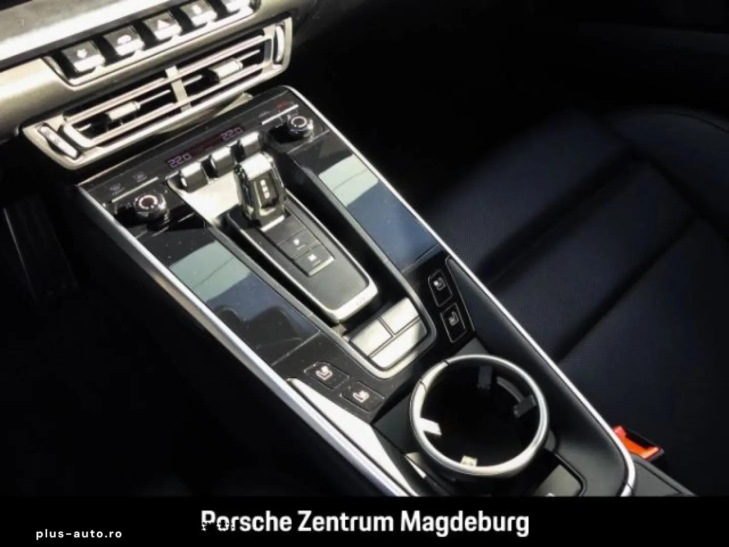 PORSCHE 992 (911) Carrera 4 GTS