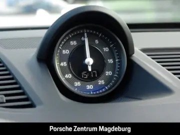 PORSCHE 992 (911) Carrera 4 GTS