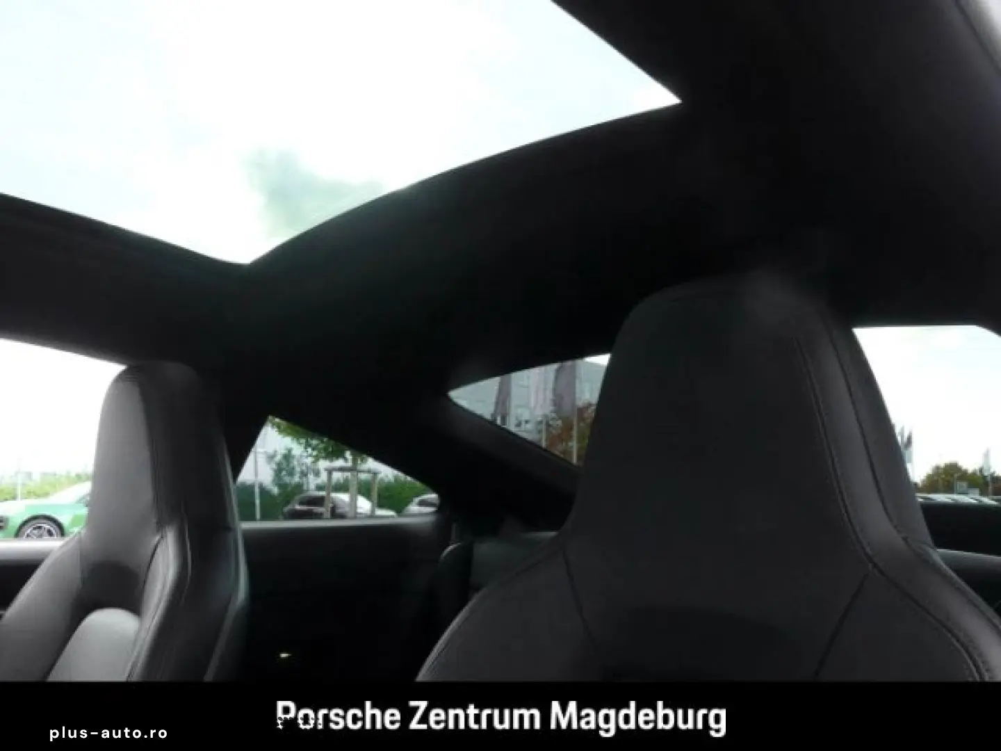 PORSCHE 992 (911) Carrera 4 GTS