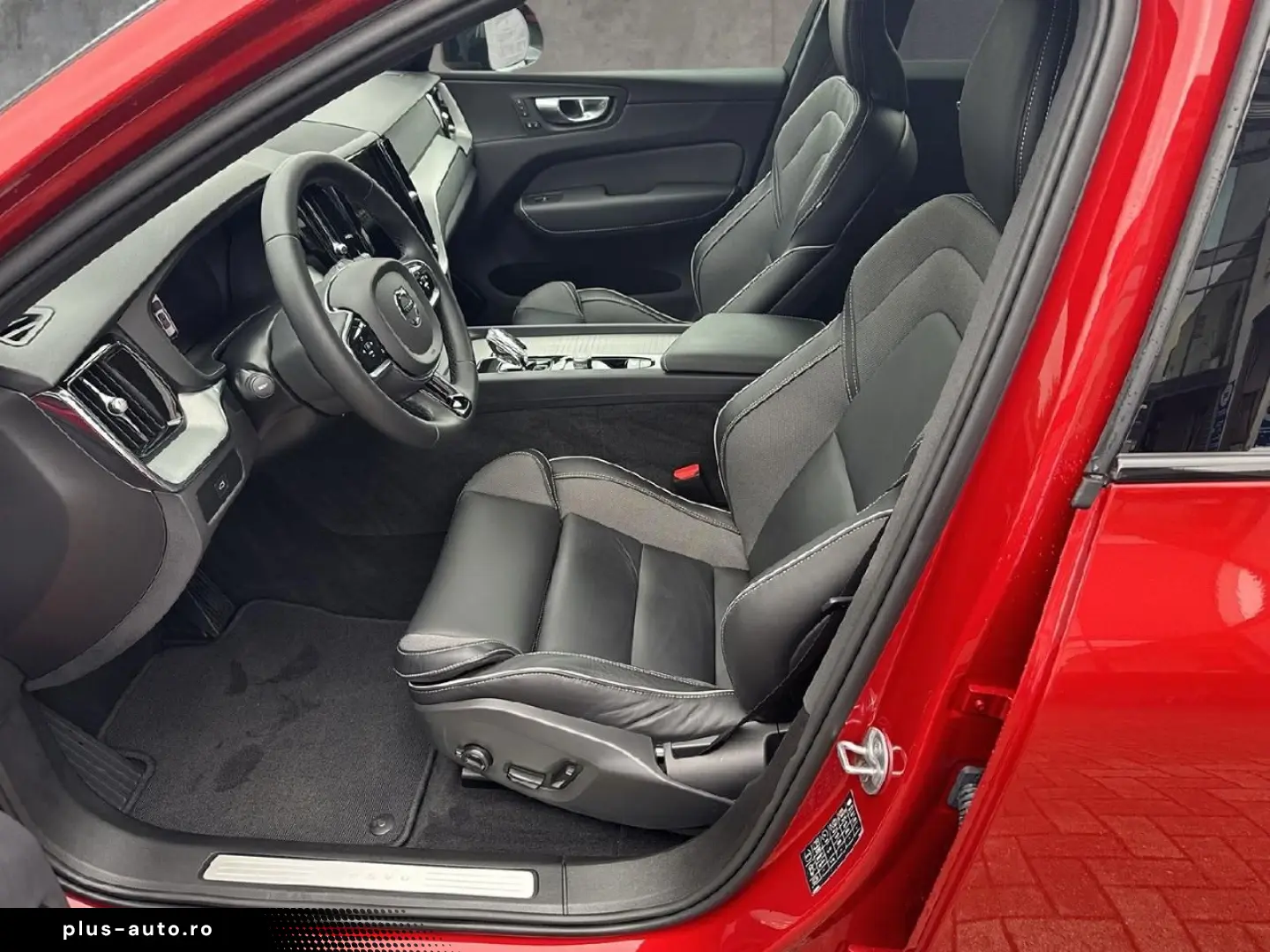 VOLVO XC60 B4 Benzin Plus Dark