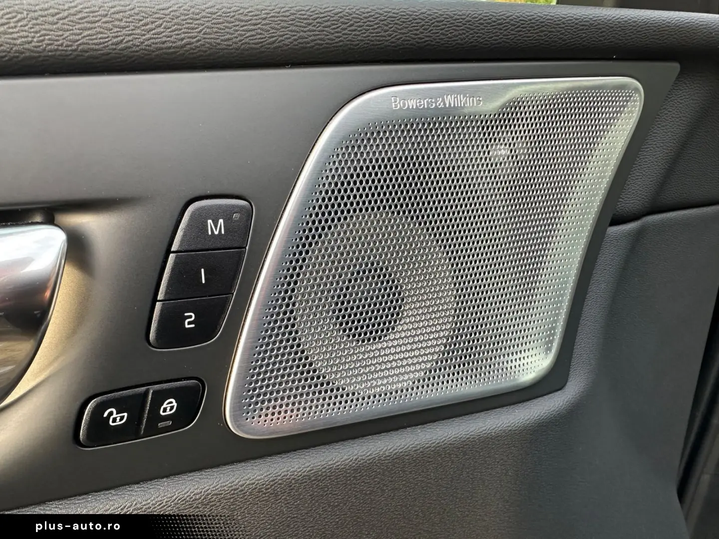 VOLVO XC60 Ultimate Dark AWD Leder HuD Pano B&W 360