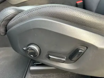 VOLVO XC60 Ultimate Dark AWD Leder HuD Pano B&W 360