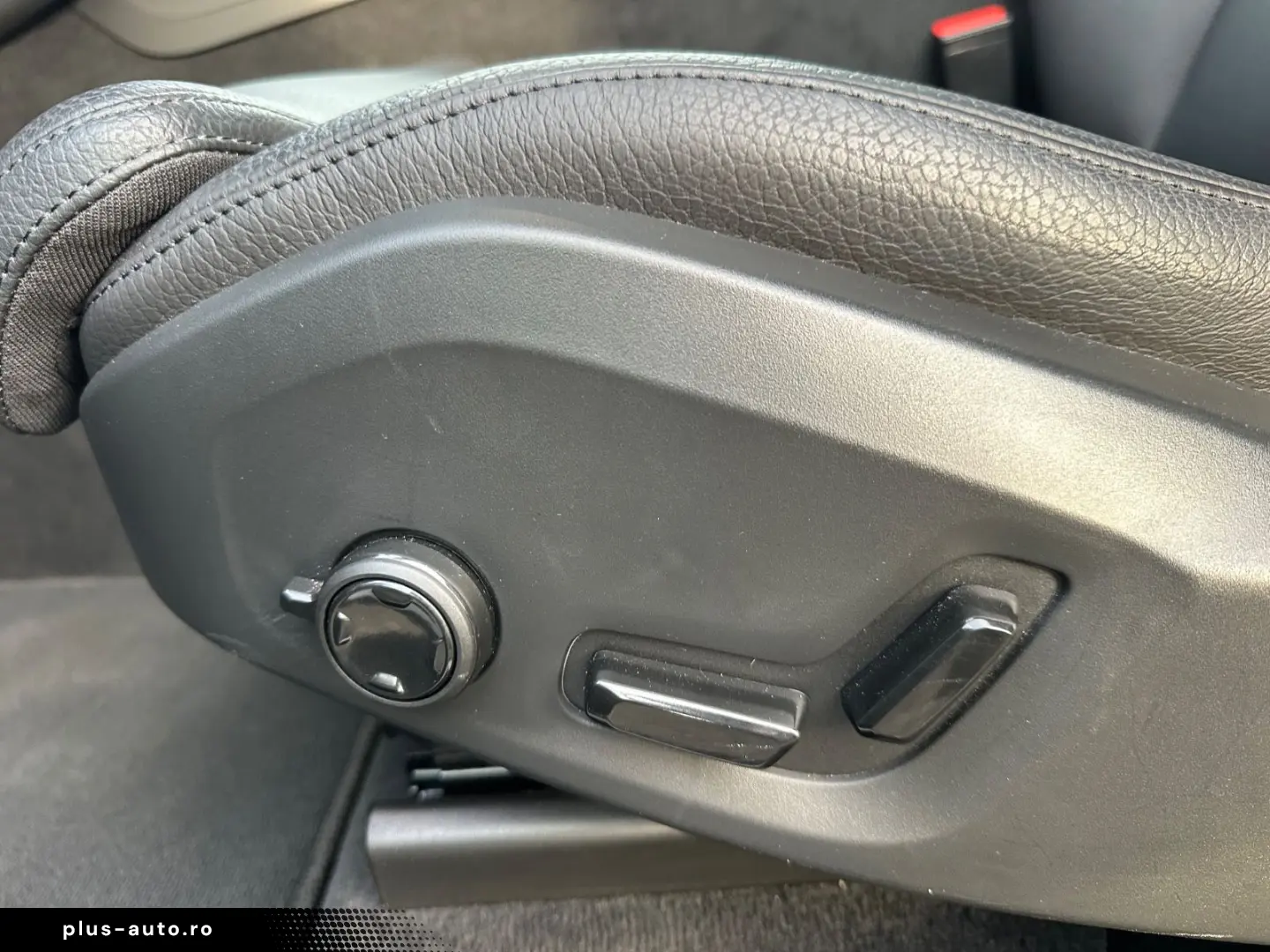 VOLVO XC60 Ultimate Dark AWD Leder HuD Pano B&W 360