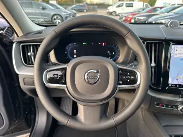 VOLVO XC60 Ultimate Dark AWD Leder HuD Pano B&W 360