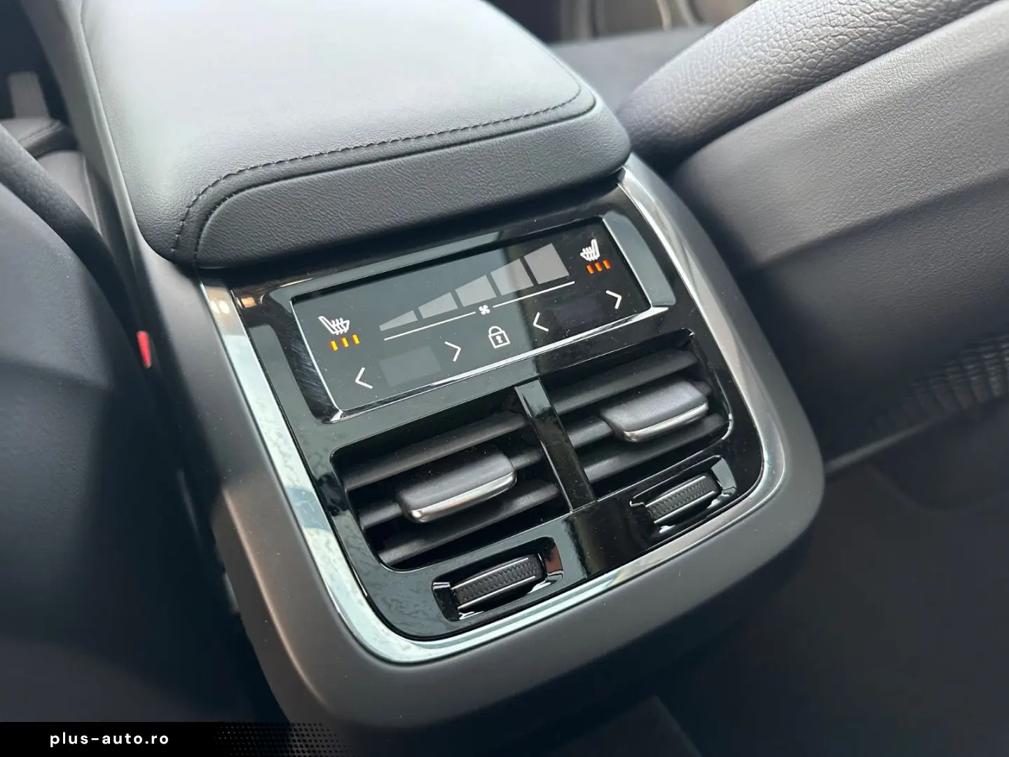 VOLVO XC60 Ultimate Dark AWD Leder HuD Pano B&W 360