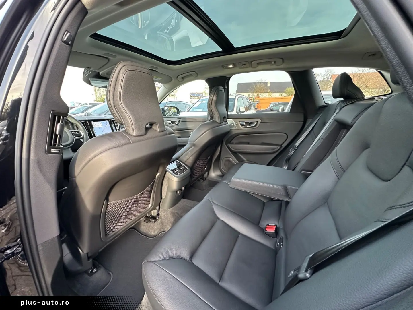 VOLVO XC60 Ultimate Dark AWD Leder HuD Pano B&W 360