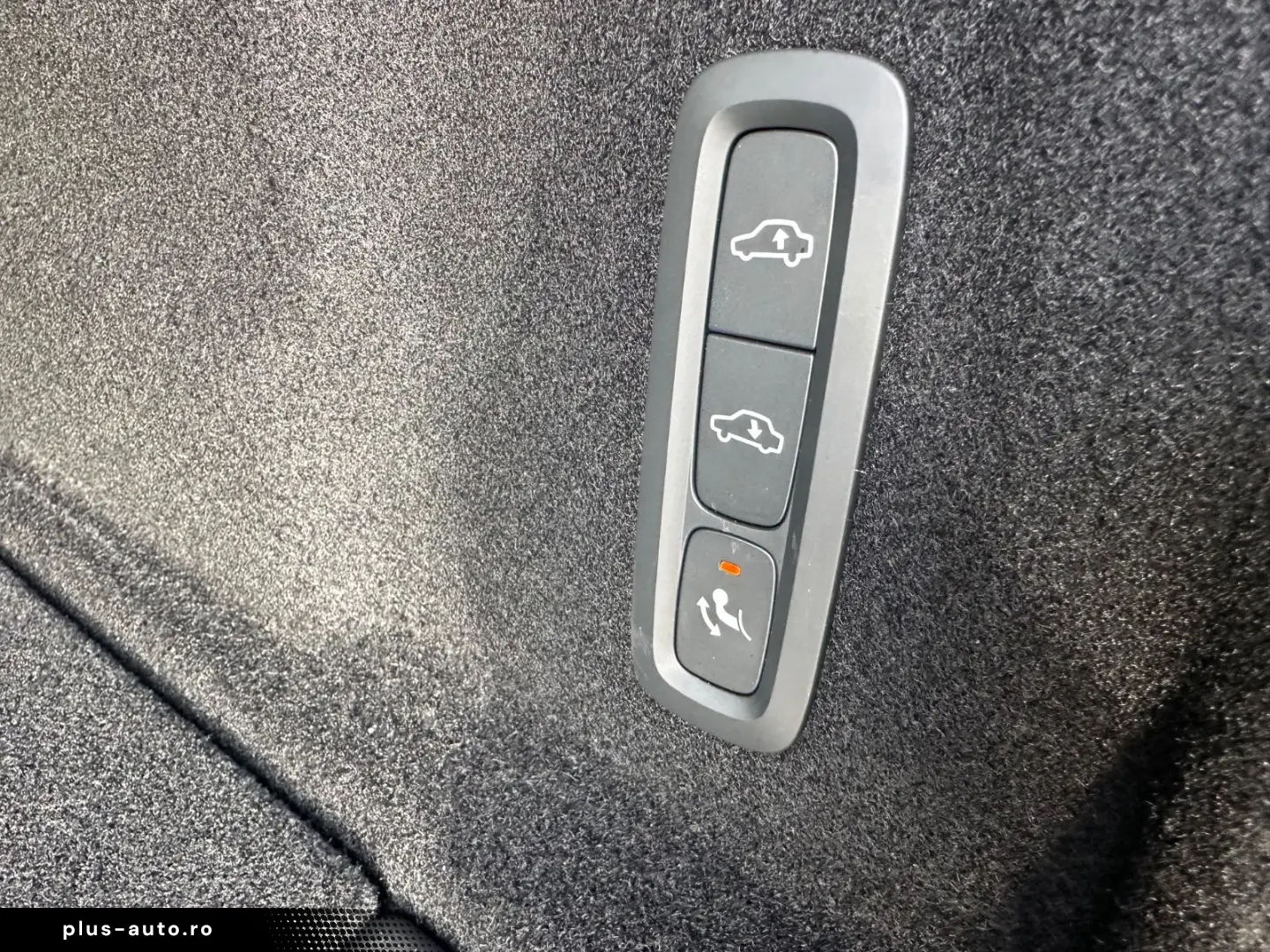 VOLVO XC60 Ultimate Dark AWD Leder HuD Pano B&W 360