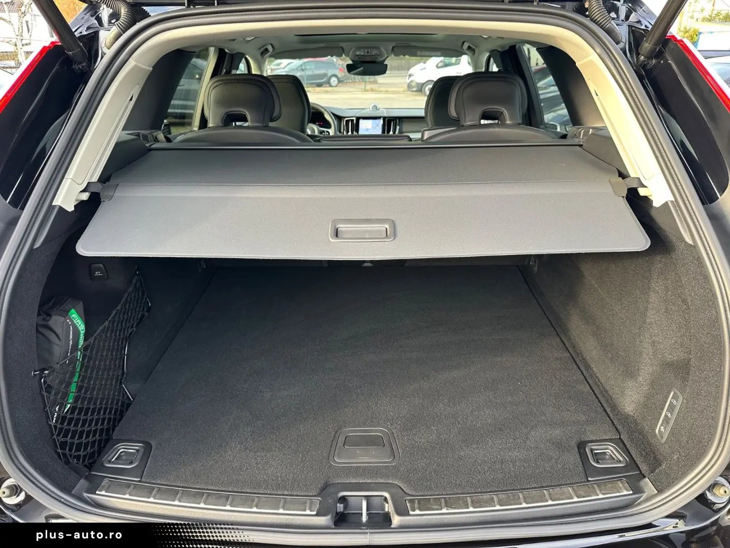 VOLVO XC60 Ultimate Dark AWD Leder HuD Pano B&W 360