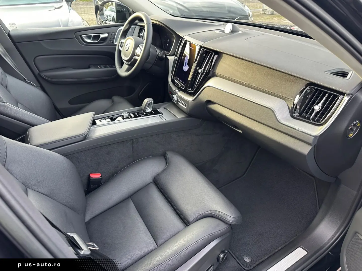 VOLVO XC60 Ultimate Dark AWD Leder HuD Pano B&W 360