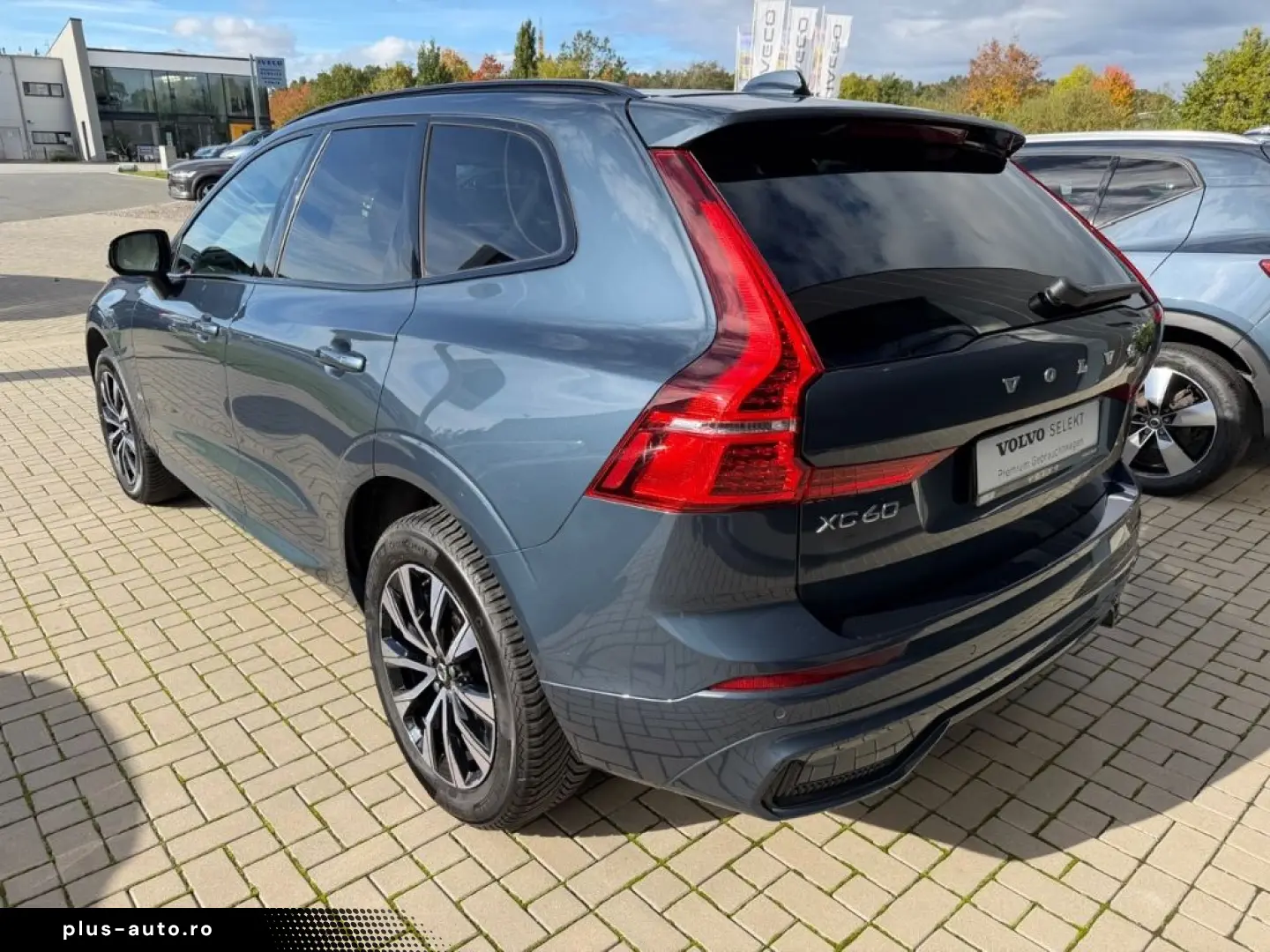 VOLVO XC60 Plus Dark AHK Leder Digitales Cockpit Memor
