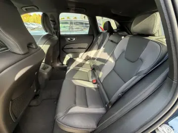 VOLVO XC60 Plus Dark AHK Leder Digitales Cockpit Memor