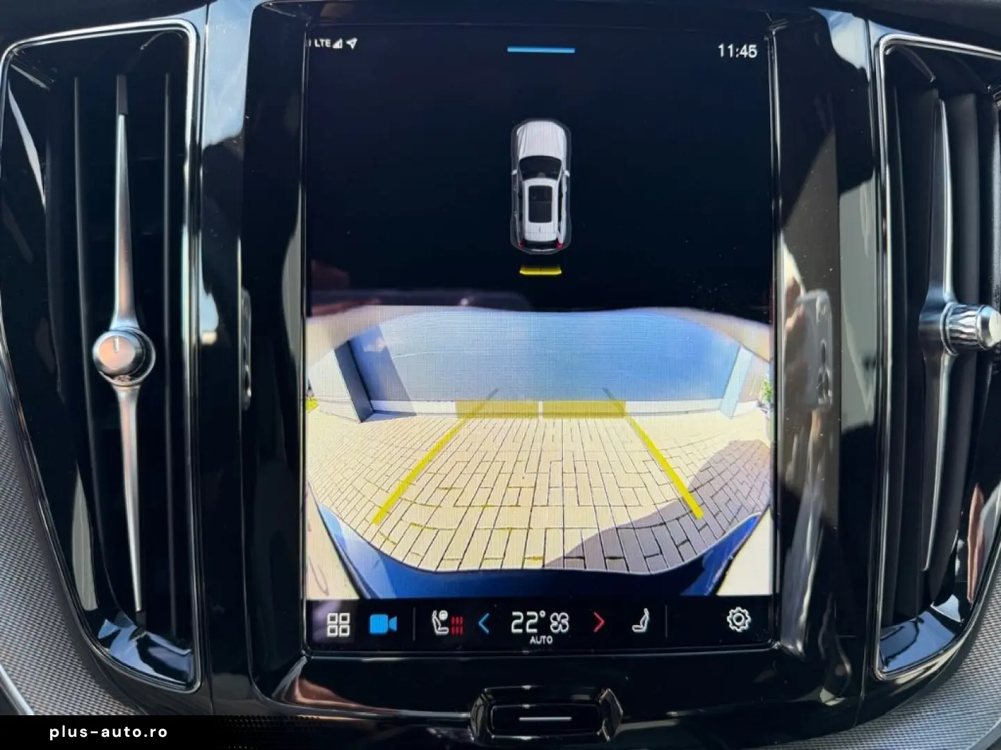 VOLVO XC60 Plus Dark AHK Leder Digitales Cockpit Memor