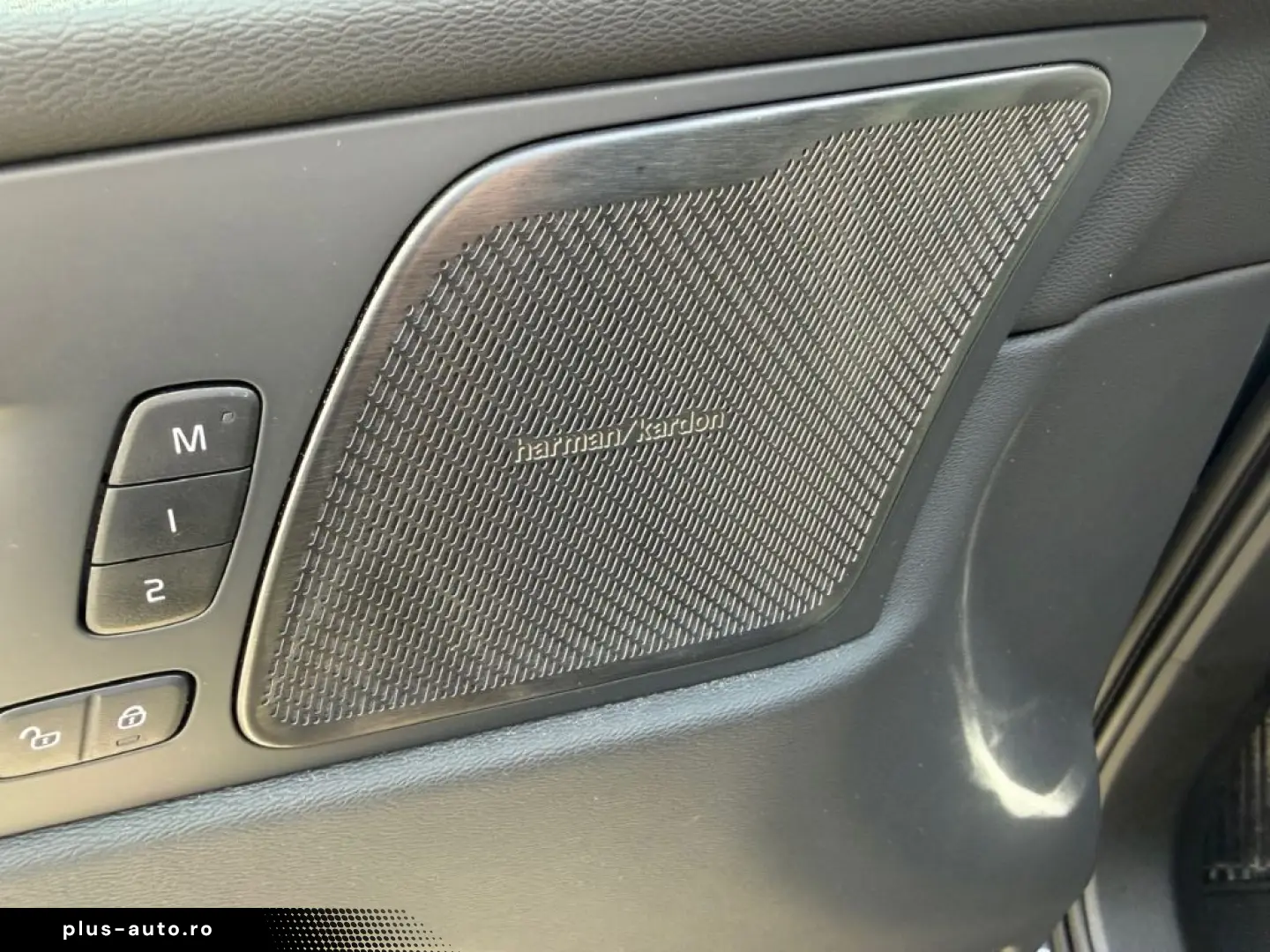 VOLVO XC60 Plus Dark AHK Leder Digitales Cockpit Memor