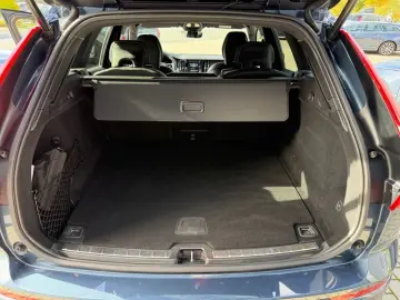 VOLVO XC60 Plus Dark AHK Leder Digitales Cockpit Memor