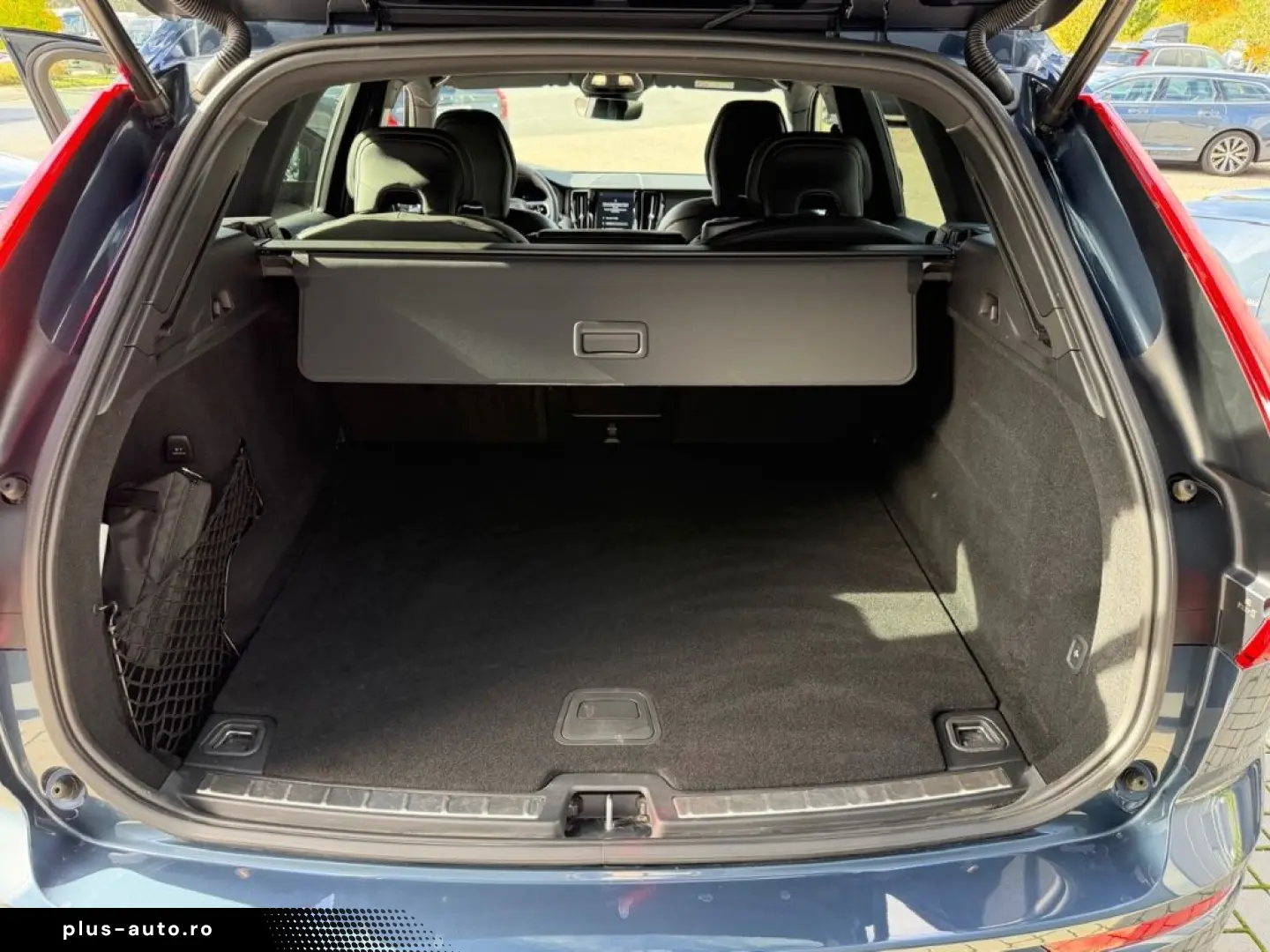 VOLVO XC60 Plus Dark AHK Leder Digitales Cockpit Memor