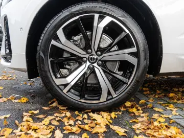 VOLVO XC60 T6 Twin Engine AWD R Design Plug-In Pano 36