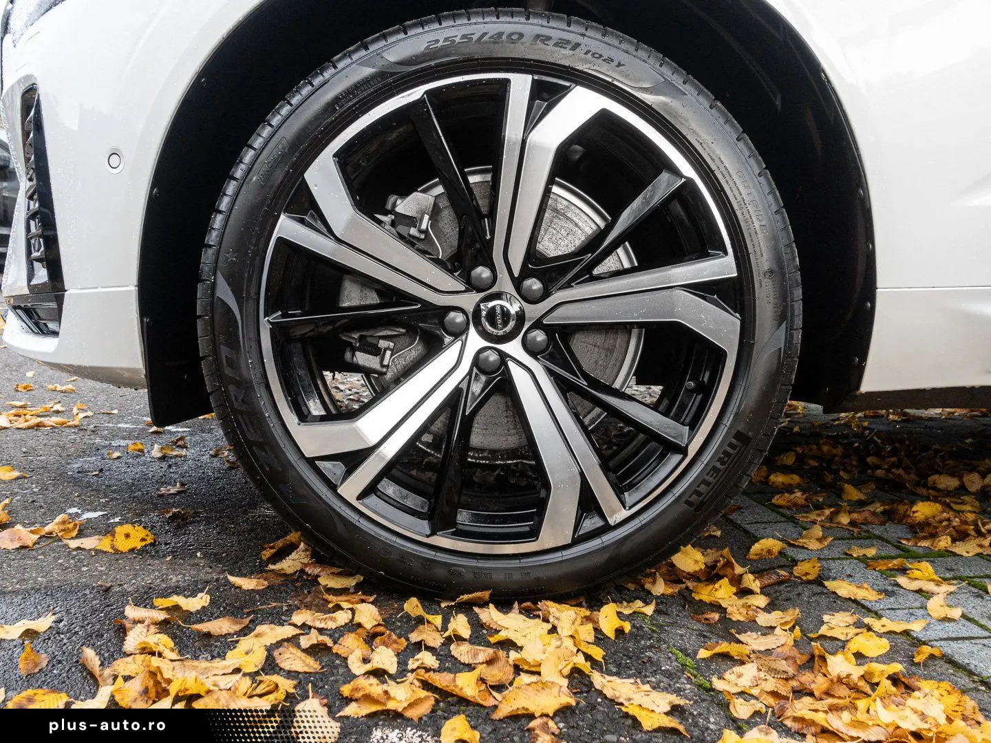 VOLVO XC60 T6 Twin Engine AWD R Design Plug-In Pano 36