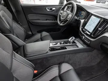 VOLVO XC60 T6 Twin Engine AWD R Design Plug-In Pano 36