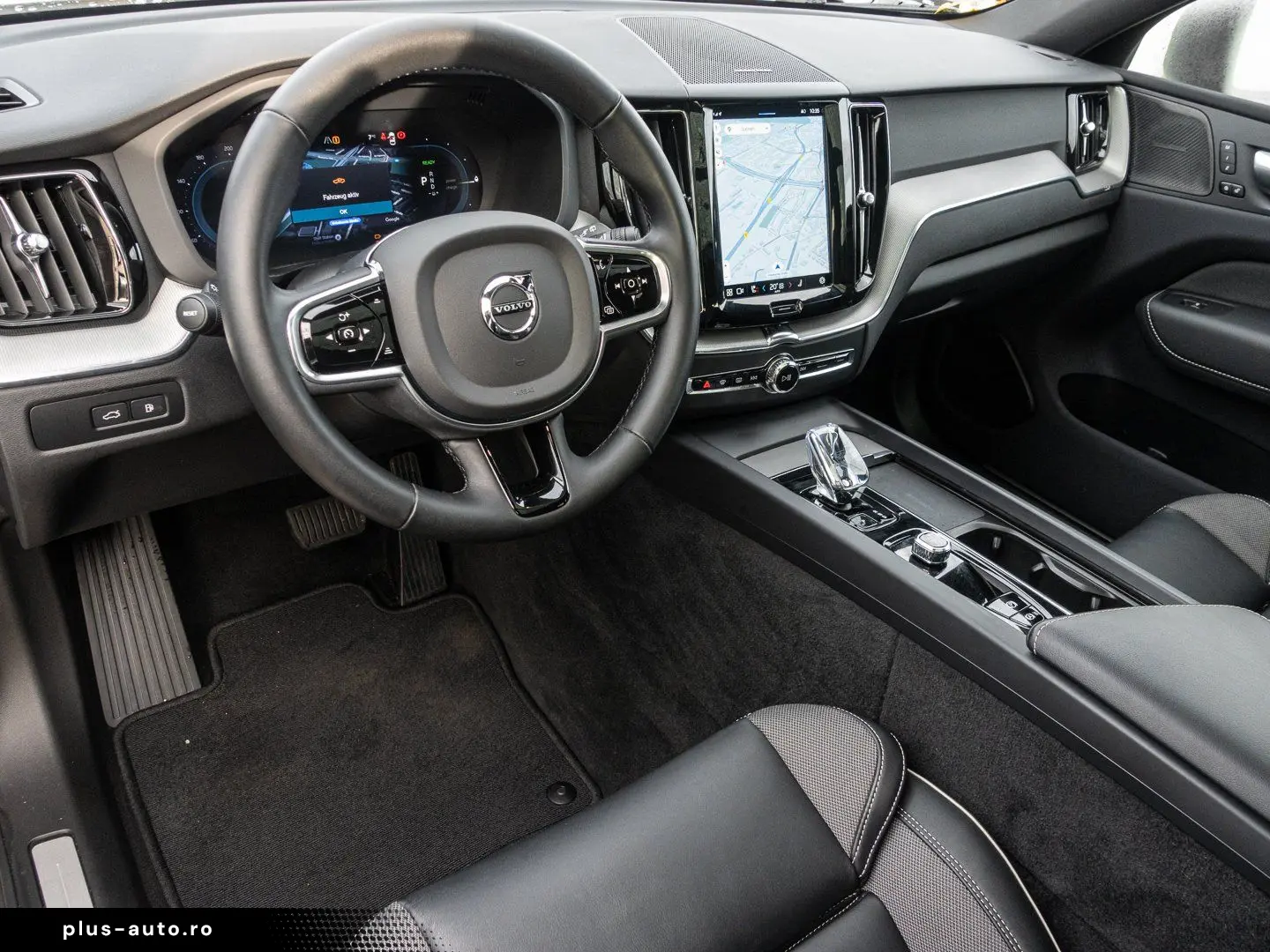 VOLVO XC60 T6 Twin Engine AWD R Design Plug-In Pano 36